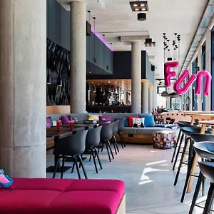 מלון Moxy Vienna Airport, שווכאט
